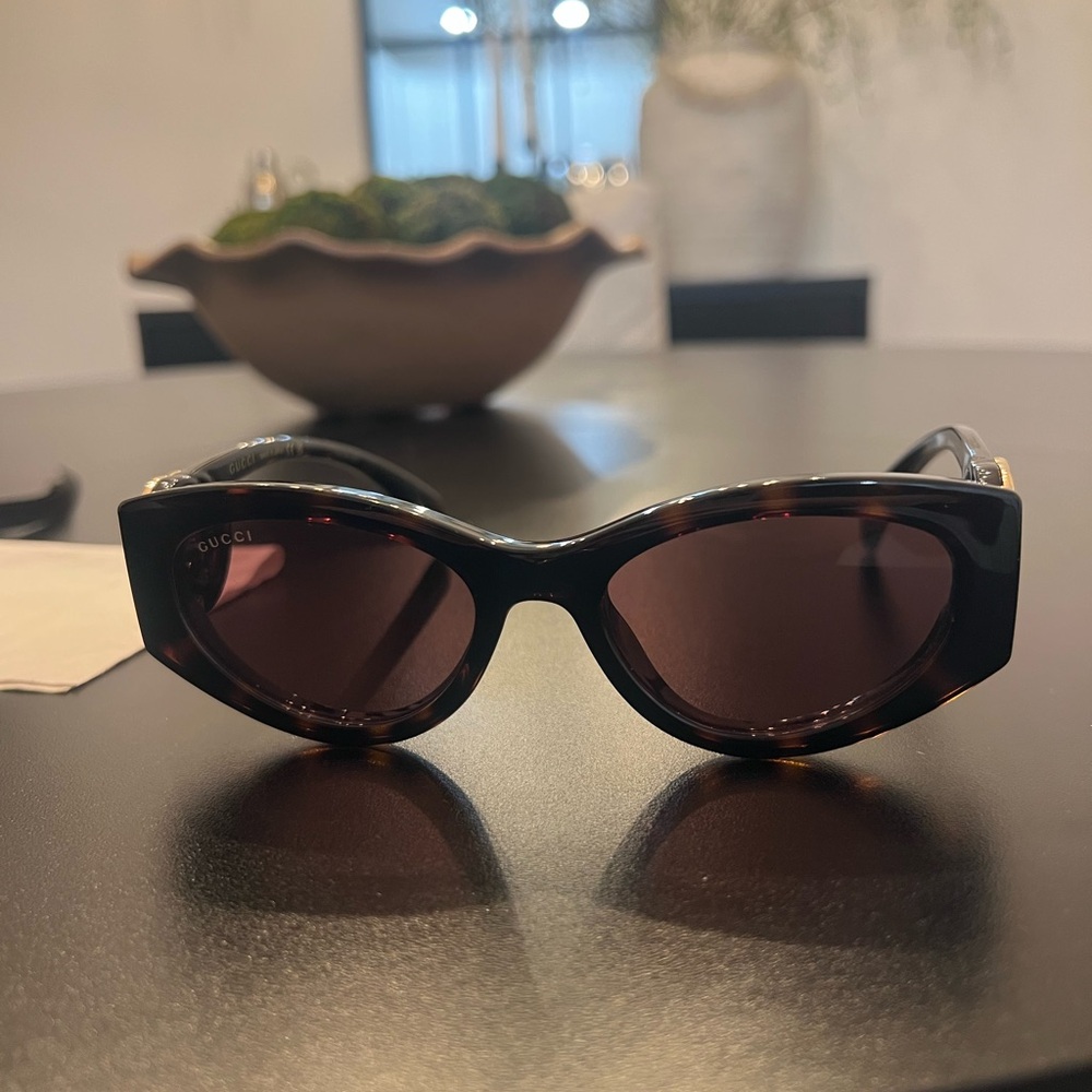 AUTHENTIC GUCCI CATEYE SUNGLASSES 🤎